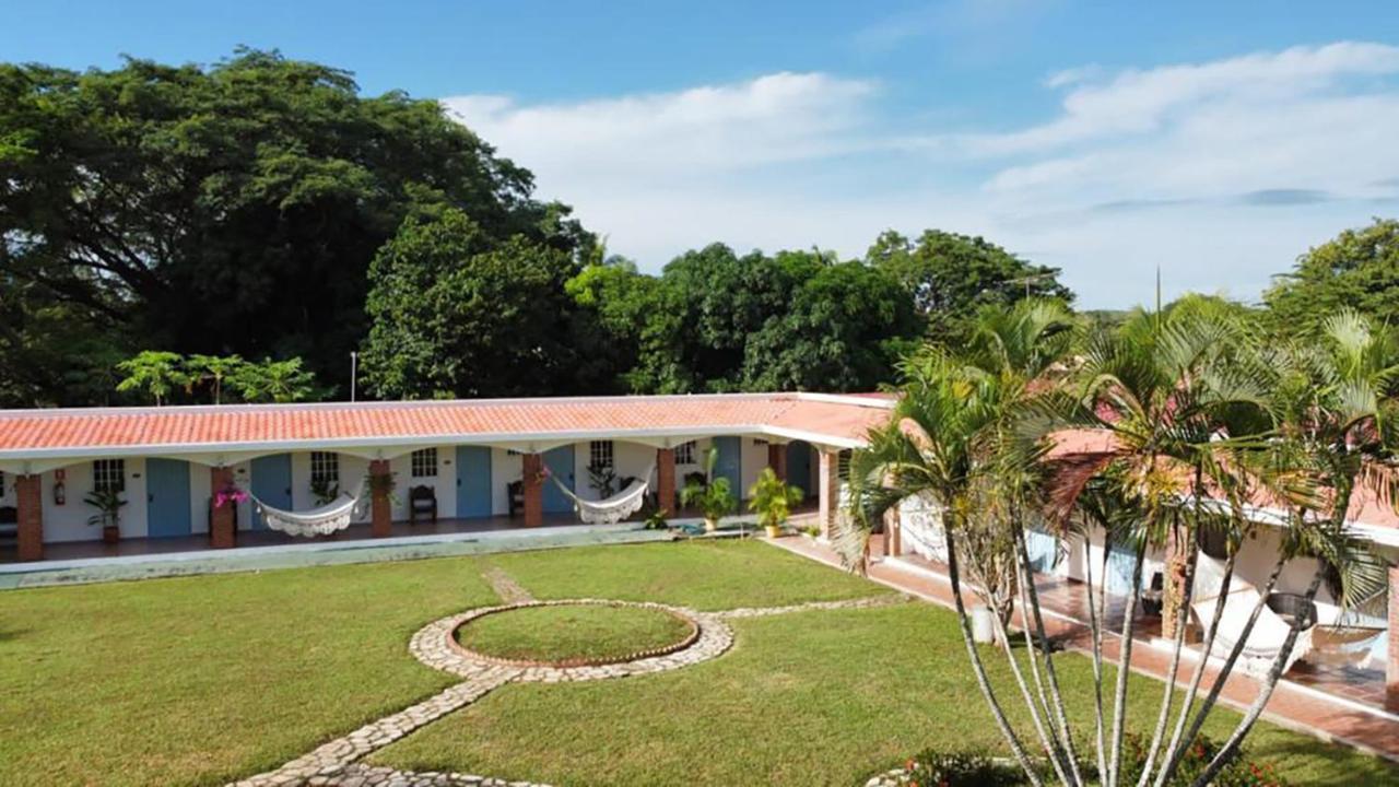 Hotel Kevin Los Santos Bagian luar foto